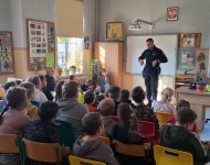 BEZPIECZNA DROGA DO SZKOŁY- SPOTKANIE Z POLICJANTEM