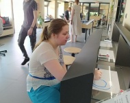 21.06 - W BIBLIOTECE PUBLICZNEJ